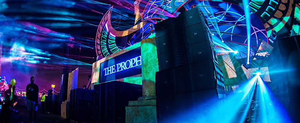 Vibrant stage with JBL VTX V-series speakers